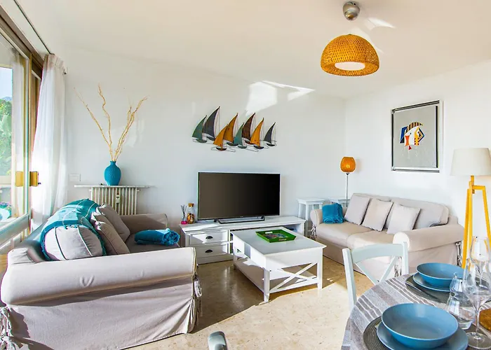 2 Pièces Confortable à Garavan - Parking