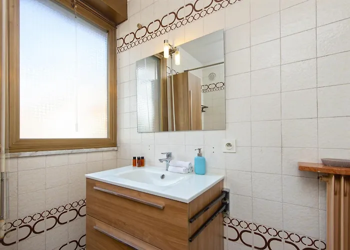 2 Pieces Confortable A Garavan - Parking מנטון