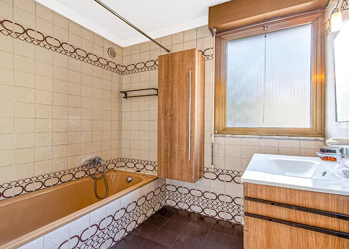 2 Pieces Confortable A Garavan - Parking * מנטון